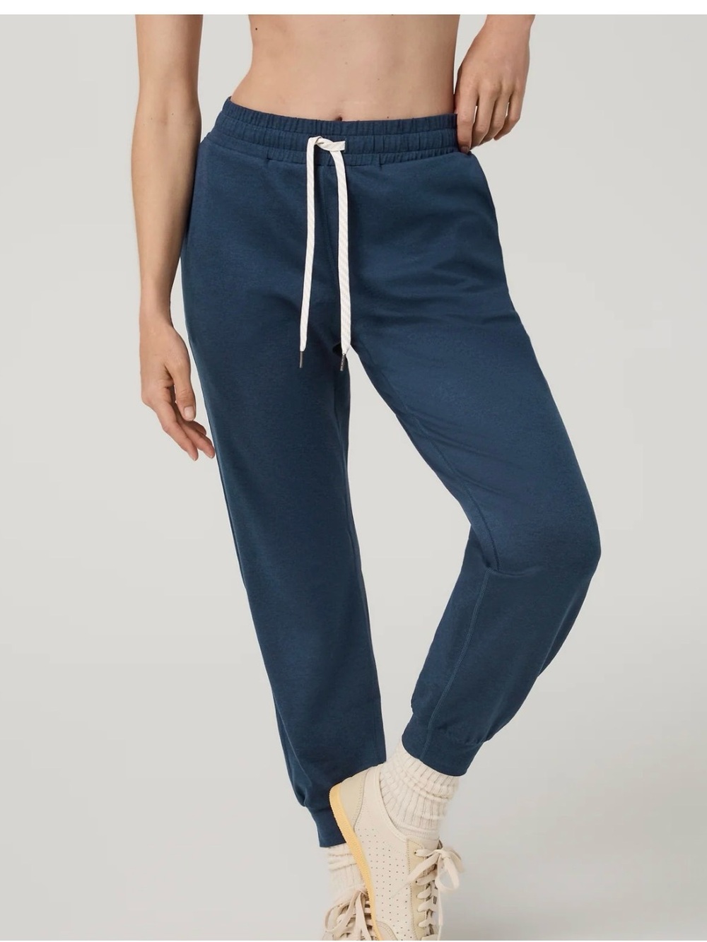 Vuori Women's Navy Performance Jogger Pants Size L